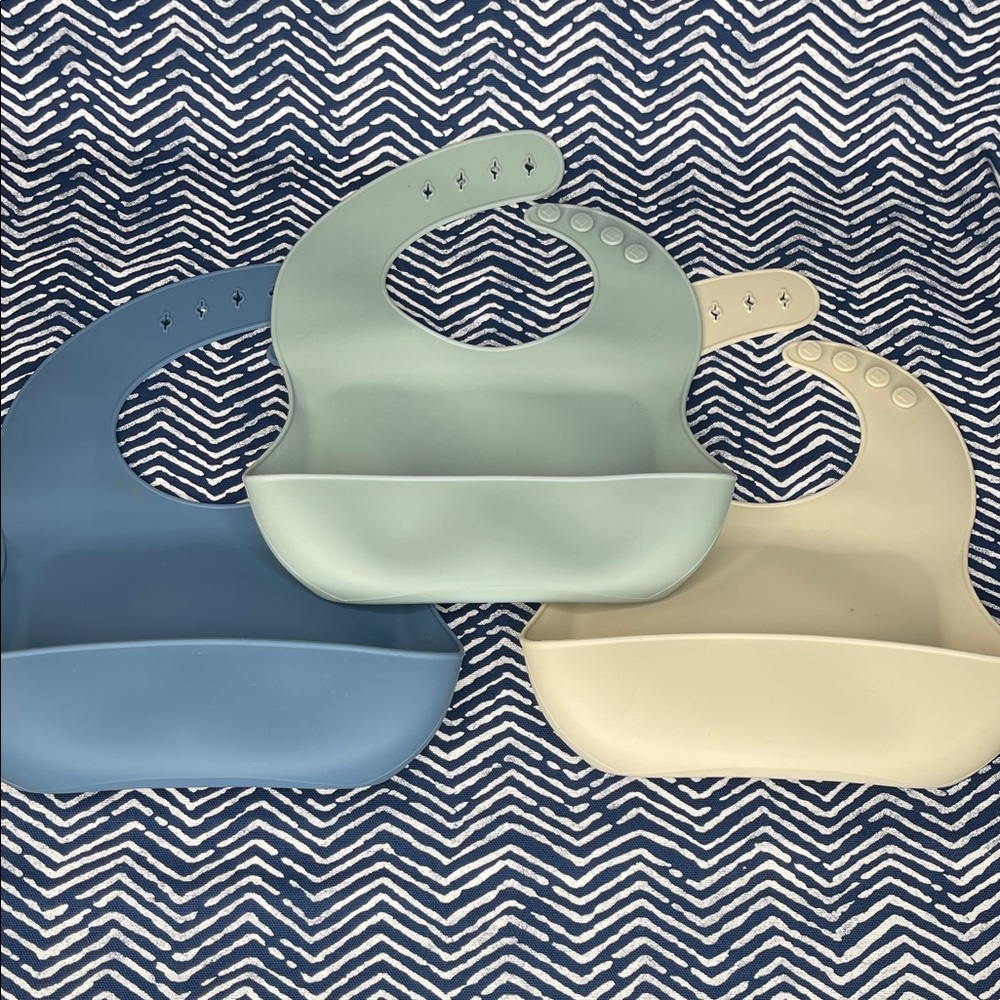 Source Unknown Silicone Bib Trio - Blue, Green, Cream